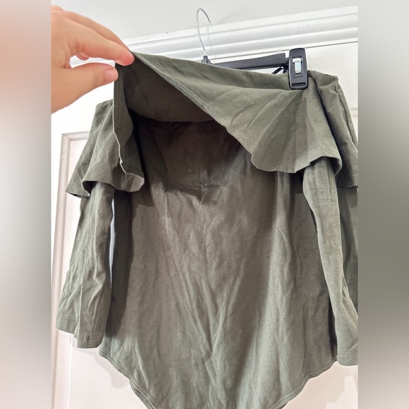 Forever 21 Contemporary off the shoulder ruffle bodysuit women’s - Picture 10 of 10